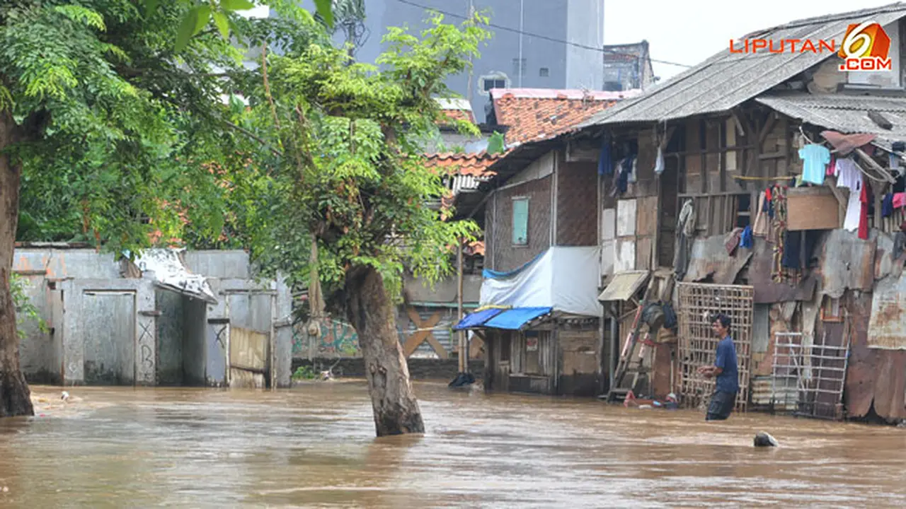 banjir-kampung-pulo121224a.jpg