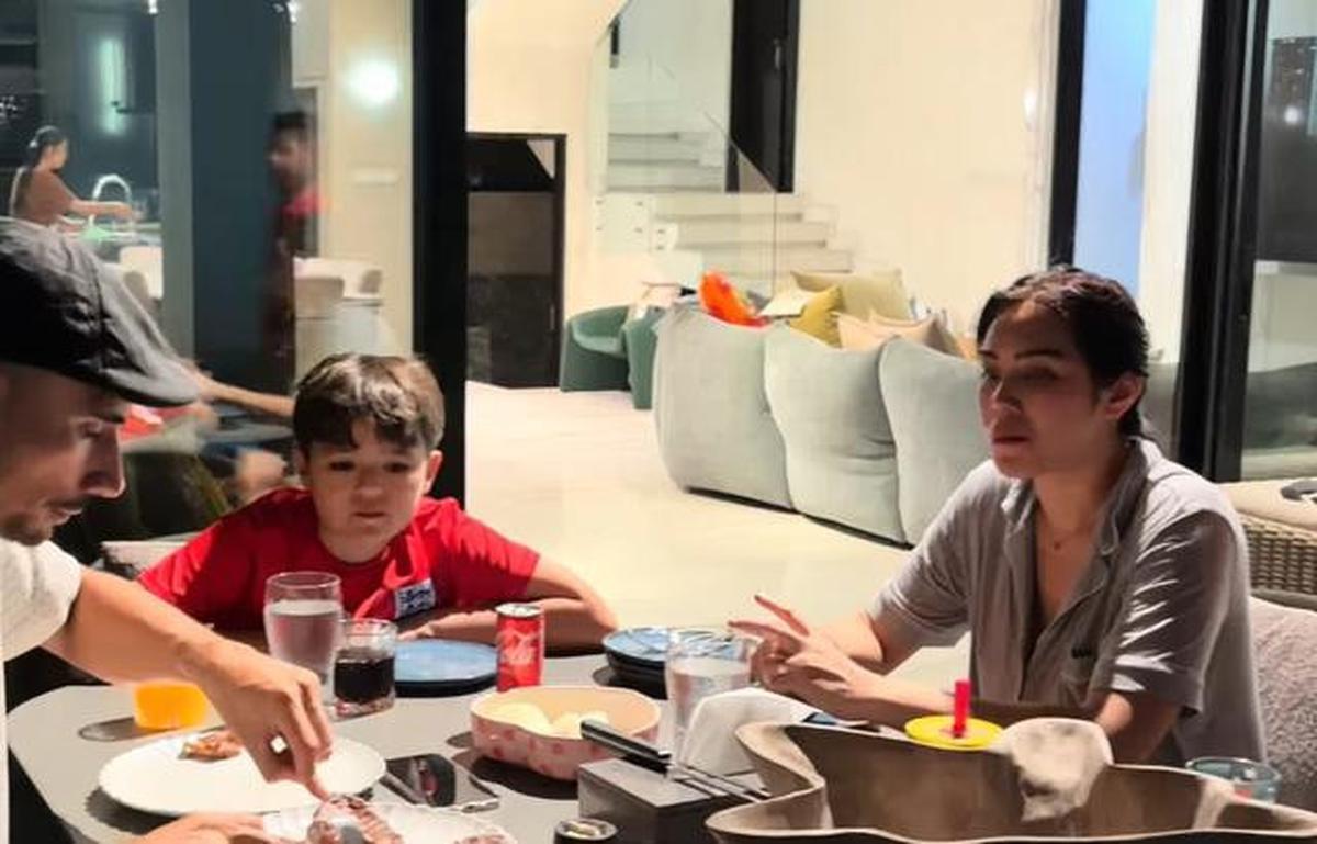 6 Potret Dapur dan Meja Makan Rumah Jessica Iskandar dan Vincent Verhaag, Minimalis dan Mewah