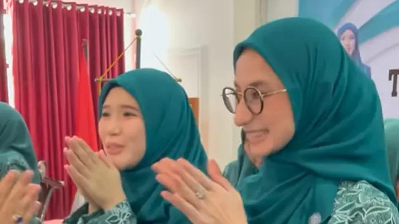 6 Potret Avi Basalamah Istri Ramzi Jadi Ibu PKK, Jabat Ketua Bidang 1 TP PKK Kab. Cianjur