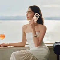 Bagian belakang smartphone ini dilapisi material Vegan Fibre yang tidak hanya menarik secara visual, tetapi juga tangguh. (Foto/dok: HUAWEI)