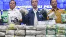 Pelaksana Tugas Deputi Bidang Pemberantasan Badan Narkotika Nasional (BNN), Roy Hardi Siahaan (tengah) saat menunjukkan hasil Operasi Saber Bersinar 2026 di Kantor BNN RI, Jakarta, Selasa (19/5/2026). (merdeka.com/Arie Basuki)