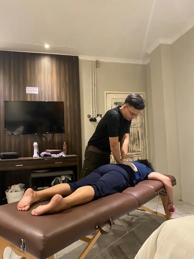 Mengenal Yesheywei, Praktisi Pijat Kretek Profesional Asal Indonesia yang Banyak Diincar Kaum Jompo