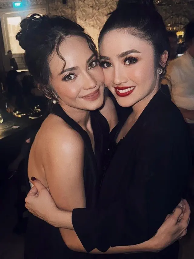 Perpaduan Gaya Glamor dan Kasual Febby Rastanty di After Party Pernikahan, Tampil Kece dengan Sneakers