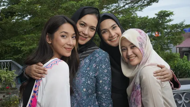 Main sinetron Religi, Ini 7 Potret Salma Pramanitha dan Pemain Para Pencari Tuhan