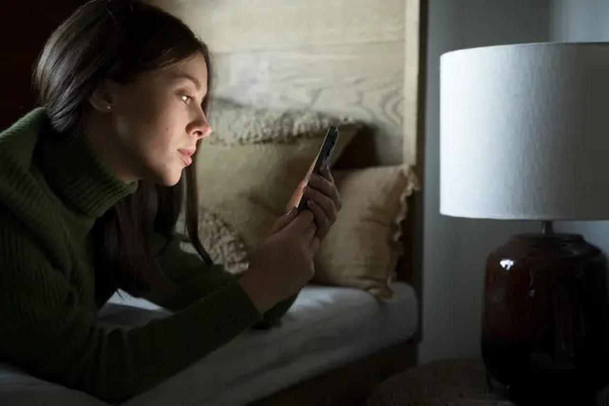 5 Kebiasaan Buruk Sebelum Tidur yang Wajib Kamu Hindari