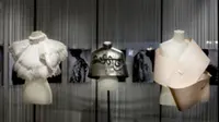 Melihat pameran unik persembahan dari Burberry Couture di London