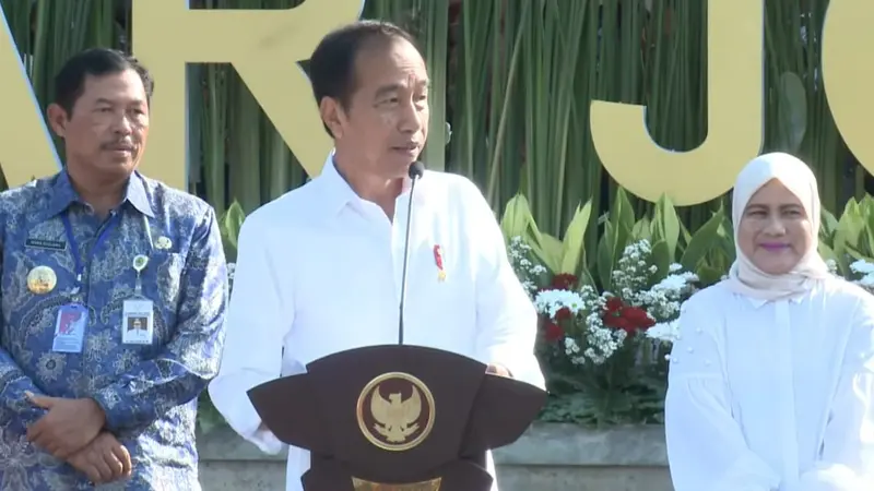 Presiden Joko Widodo atau Jokowi resmikan rehabilitasi Pasar Jongke, Kota Solo, Jawa Tengah. (Tim News).