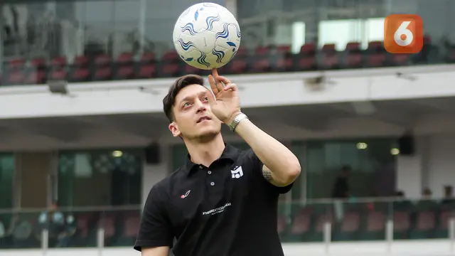 Mesut Ozil - Coaching Clinic