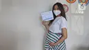 Seorang ibu hamil menunjukkan Kartu Vaksinasi usai disuntik vaksin COVID-19 di RSIA Tambak, Jakarta, Rabu (18/8/2021). Vaksinasi bagi ibu hamil dan menyusui yang dilakukan sekali dalam sepekan menggunakan vaksin jenis Sinovac ini dibatasi jumlahnya hanya 60 peserta. (Liputan6.com/Herman Zakharia)