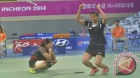 Ganda putri Indonesia Nitya Krishinda dan Gresya Polii meluapkan kegembiraanya setelah mengalahkan pasangan Jepang Matsutomo dan Takahashia pada final perorangan Ganda Putri Asian Games ke-17 di Gyeyang Gymnasium, Incheon, Korsel. (Antara)