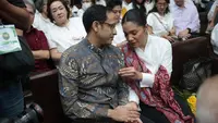Terdakwa kasus dugaan korupsi pengadaan Chromebook dalam program digitalisasi pendidikan di Kemendikbudristek, Nadiem Anwar Makarim bersama istrinya Franka Franklin sebelum sidang vonis  di Pengadilan Tipikor, Jakarta, Selasa (30/06/2026). (Kapanlagi.com/Budy Santoso)