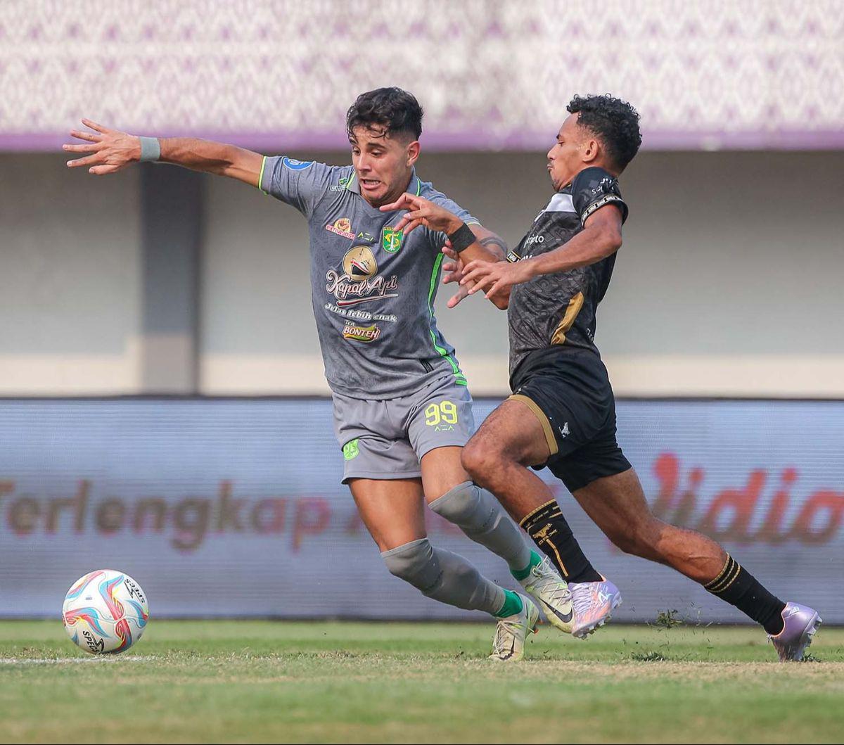 Dewa United dan Persebaya Surabaya bermain sama kuat pada pekan ke-14 BRI Liga 1 2023/2024, Sabtu (30/9/2023). Keduanya berbagi skor 1-1 dalam duel yang berlangsung di Indomilk Arena.
