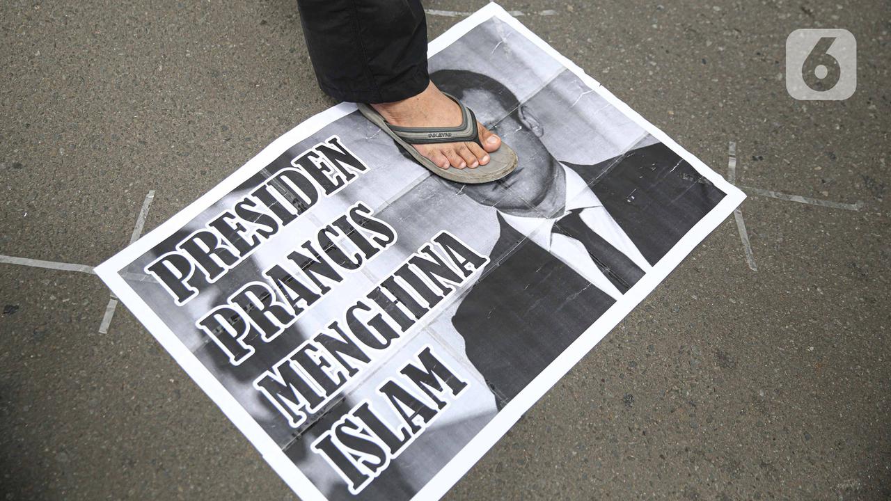 Aksi Mengecam Presiden Prancis, Emmanuel Macron