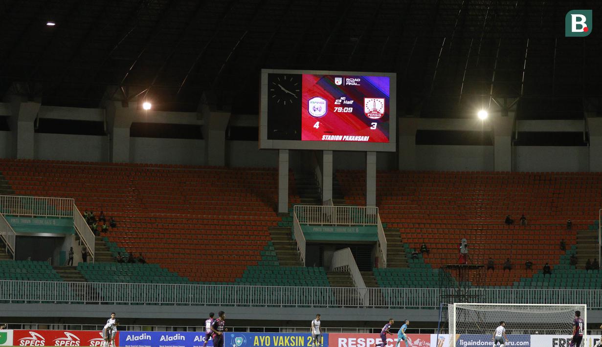 Skor 4-3 untuk kemenangan Rans Cilegon FC atas Persis Solo dalam matchday pertama Grup X Babak 8 Besar Liga 2 2021/2022 di Stadion Pakansari, Bogor, Rabu (15/12/2021). (Bola.com/M Iqbal Ichsan)