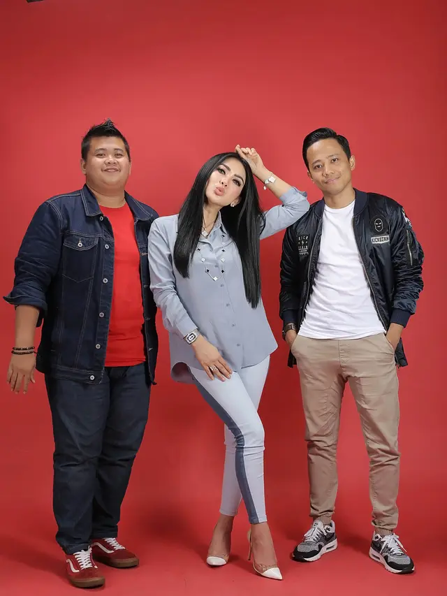 [Bintang] Lolox - Syahrini - Muhadkly Acho