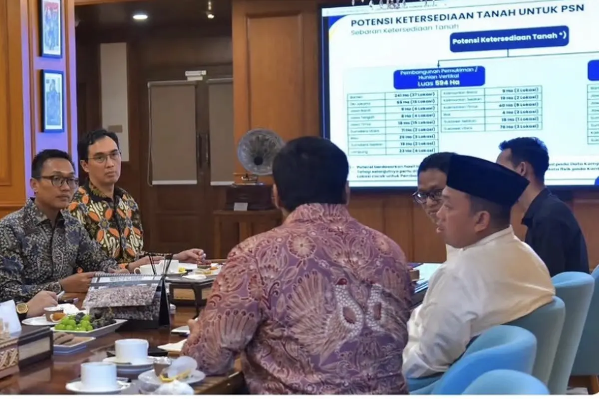 Sekretaris Kabinet (Seskab) Teddy Indra Wijaya menerima kunjungan sejumlah menteri dan anggota Kabinet Merah Putih di Kantor Sekretariat Kabinet, Jakarta. (Dok Setkab)