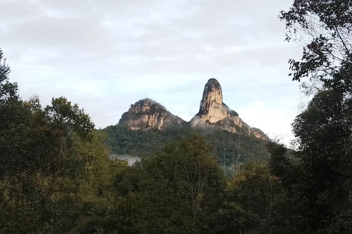 Gunung Batu Lawi masuk dalam kawasan Taman Nasional Pulong Tau