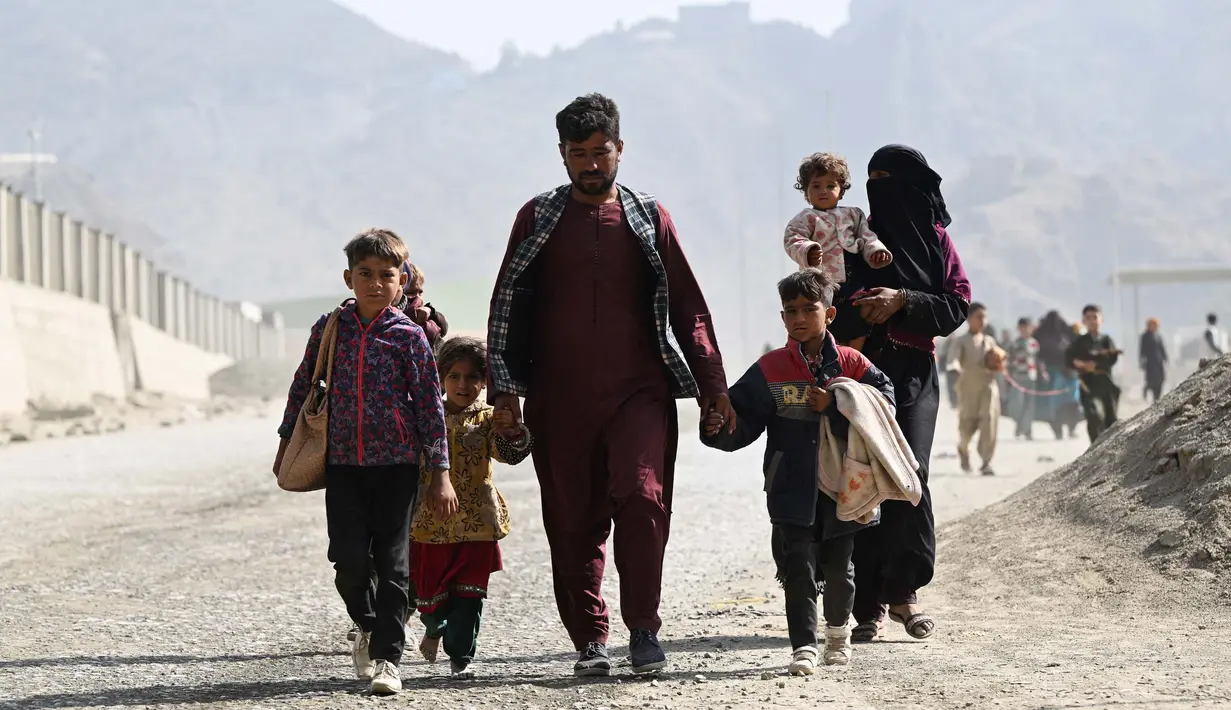 Pemerintah Pakistan mengatakan ada 1,7 juta warga asing ilegal yang sebagian besar warga Afghanistan harus meninggalkan negara itu paling lambat 1 November 2023. (Farooq Naeem/AFP)