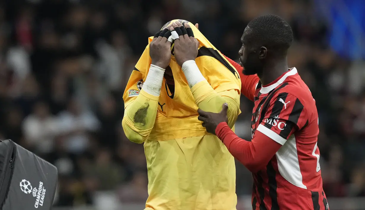 Pada laga tersebut AC Milan kalah dengan skor 1-3 di depan publiknya sendiri, San Siro, Milan, Italia. (AP Photo/Luca Bruno)