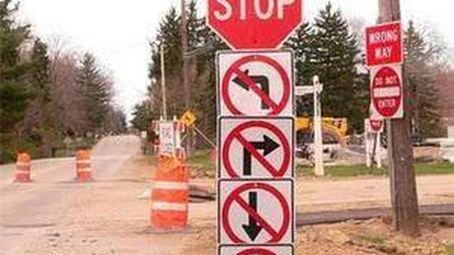 6 Potret Papan Petunjuk Nyeleneh, Bikin Bingung yang Baca