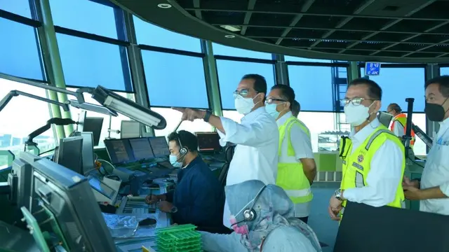 Menhub Budi Karya Sumadi meninjau Bandara Soekarno-Hatta, Sabtu (12/6/2021). (Foto: BKIP Kemenhub)