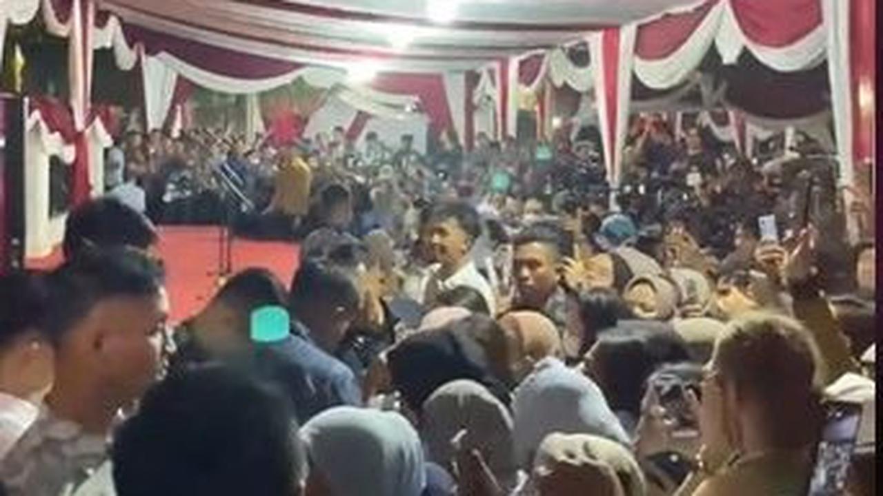 "Suasana terkini di rumah pak Prabowo," tulis keterangan video.