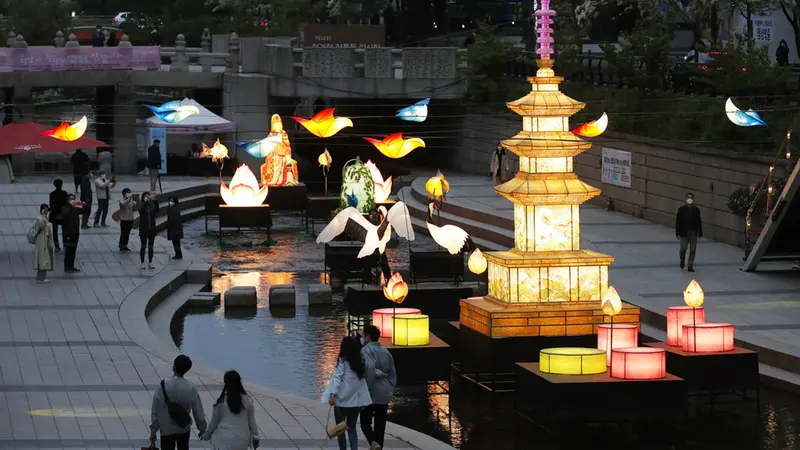 FOTO: Seoul Berhias Lentera Jelang Perayaan Ulang Tahun Buddha