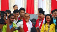 Bahasa tubuh keduanya menunjukkan keakraban saat menghadiri acara deklarasi dukungan di Tugu Proklamasi, Jakarta, Selasa (10/6/14). (Liputan6.com/Miftahul Hayat)