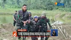 Sepasang lansia berhasil dievakuasi oleh TNI setelah hampir sepekan terkepung banjir di Sentani, Papua.