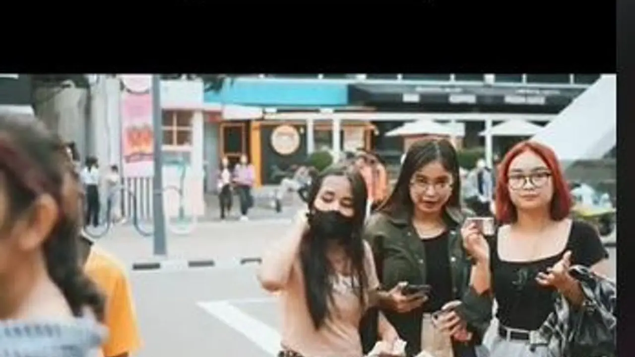 Jeje Jadi Idola Baru Lewat Fenomenan Citayam Fashion Week di Stasiun Kereta Bandara Sudirman