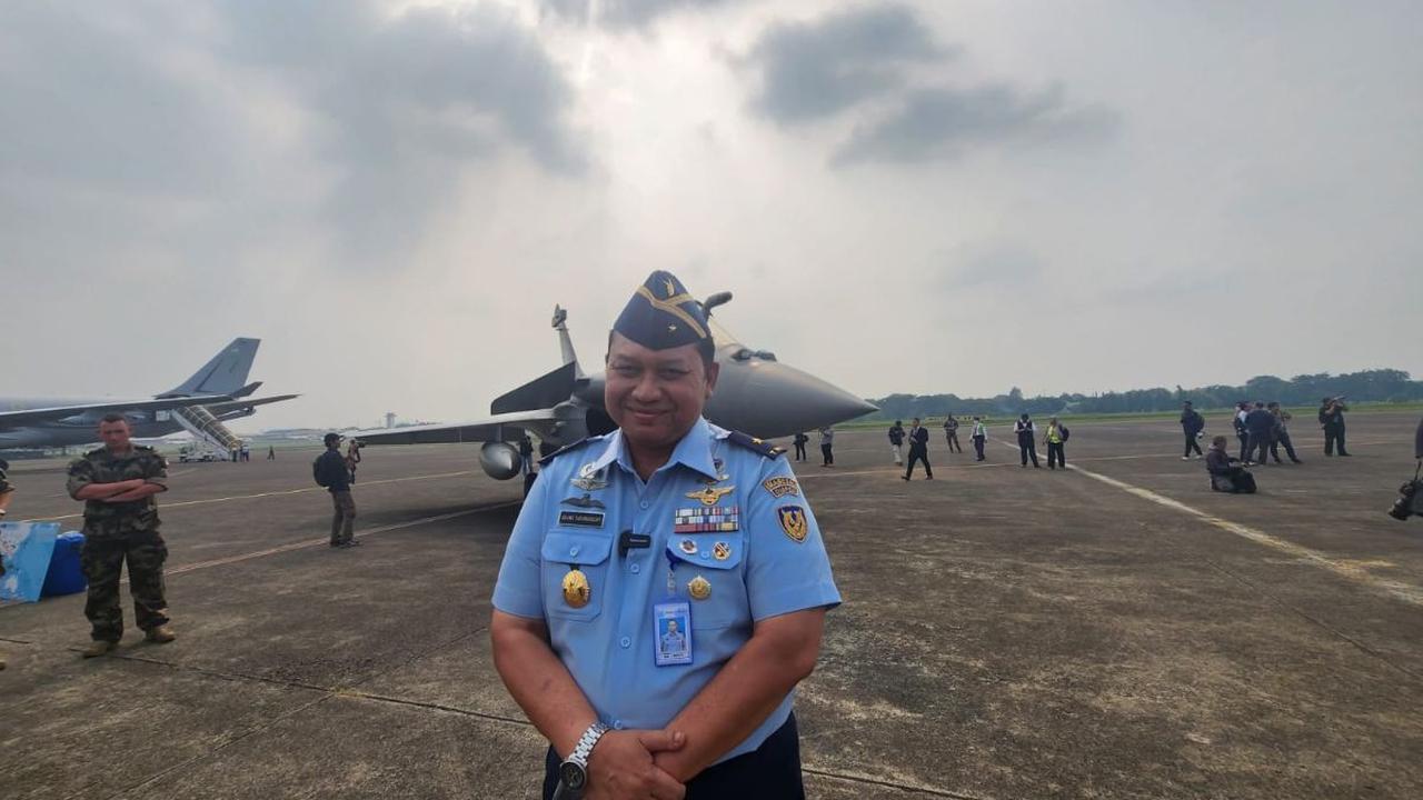 Hal itu supaya rencana Menteri Pertahanan Prabowo Subianto memesan pesawat Rafale juga berjalan lancar.