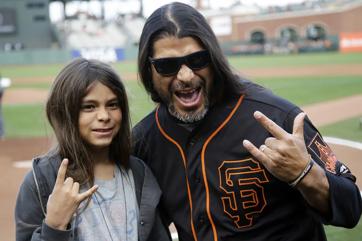 Robert dan Tye Trujillo