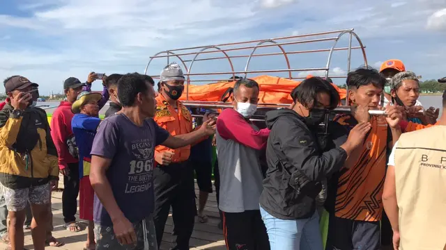 Jasad korban dievakuasi dari tempat kejadian bencana