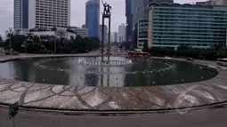 Kawasan Jalan Sudirman-MH Thamrin, Jakarta, terlihat sepi pada liburan Tahun Baru Imlek, Kamis (19/2/2015). (Liputan6.com/Johan Tallo)