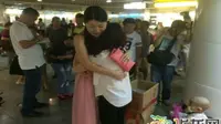 Kisah Haru Wanita Penjual Jasa Pelukan di China