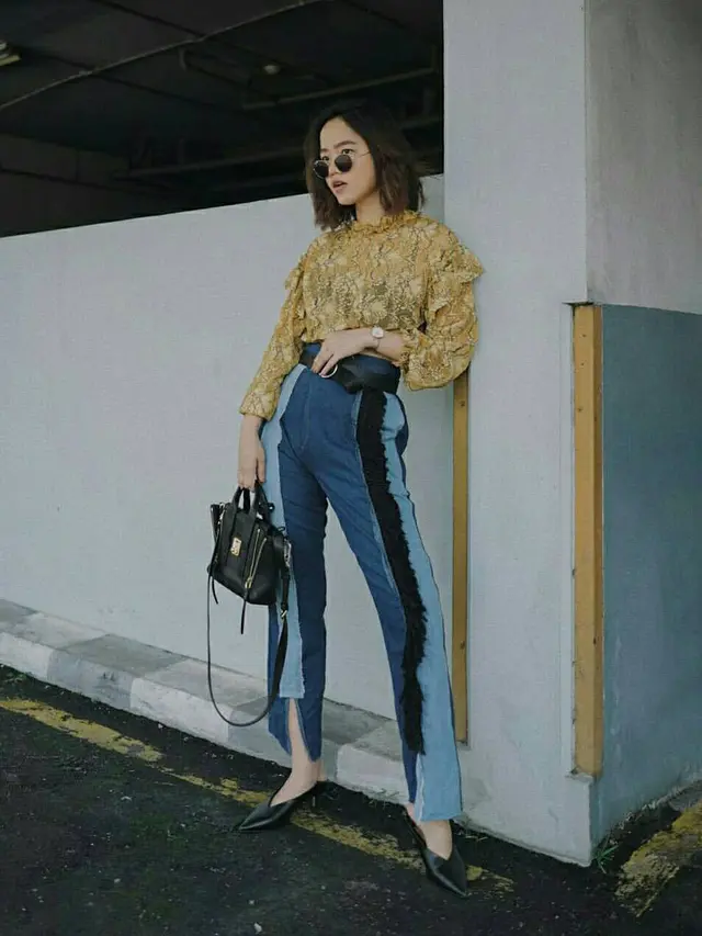 [Bintang] Nggak Monoton, Jeans Unik Ini Mesti Ada di Lemari Kamu