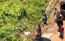 Momen Youtuber Bobon Santoso Dikawal Prajurit TNI Masuk ke Pelosok Papua untuk Memasak, Temui Banyak Lubang Bekas Peluru