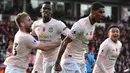 Para pemain Manchester United merayakan gol yang dicetak Marcus Rashford ke gawang Bournemouth pada laga Premier League di Stadion Vitality, Bournemouth, Sabtu (3/11). Bournemouth kalah 1-2 dari MU. (AFP/Ben Stansall)