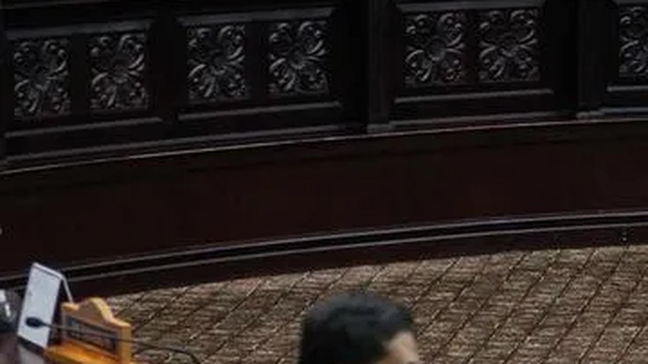 "Ini kalau yang namanya MK mengambil putusannya kaya gini, MK-nya juga salah makan obat," tegasnya di Kompleks Parlemen, Senayan, Jakarta, Rabu (5/7).