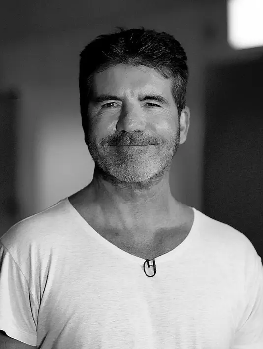 Simon Cowell meninggalkan bangku sekolah saat berusia 16 tahun. Ia percaya diri bahwa akan menjadi sukses dengan jalannya sendiri. (instagram/simoncowell)