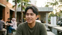 7 Model Rambut Belah Tengah Pendek Pria yang Bikin Wajah Terlihat Lebih Tirus
