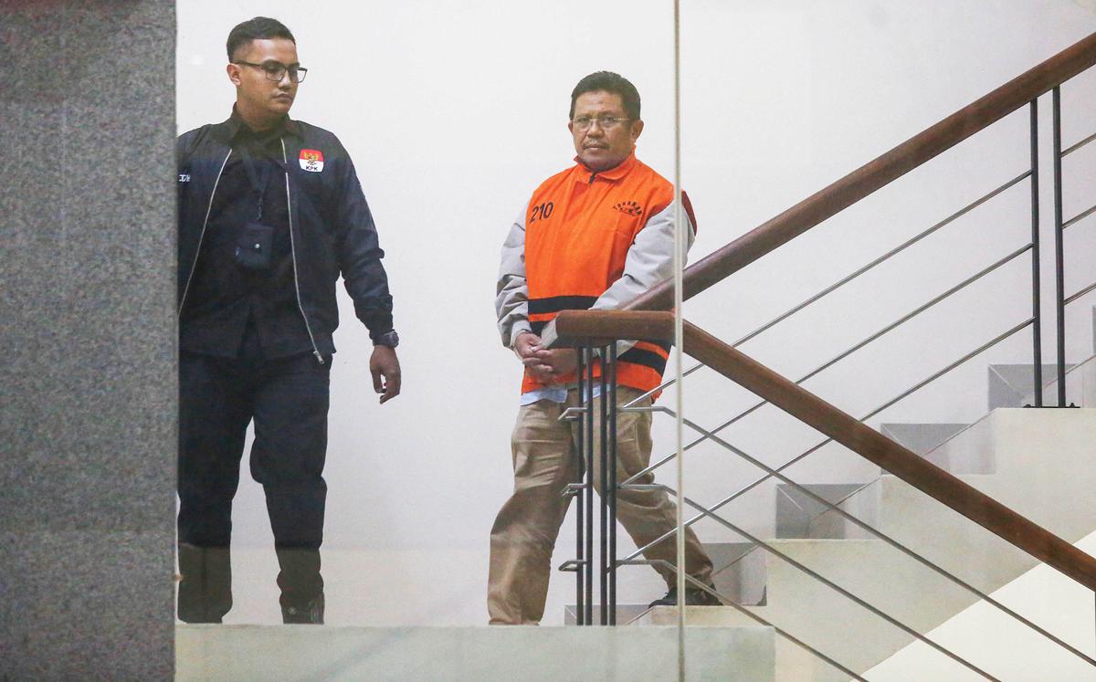 KPK Resmi Menahan Bupati Lombok Barat