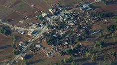 Pemandangan udara kondisi rumah-rumah warga yang hancur di Dhading, Nepal, Jumat (30/4/2015). Pasca-gempa 7,9 SR, kawasan pedalaman Nepal mulai disentuh tim penyelamatan dan bantuan makanan. (REUTERS/Danish Siddiqui)