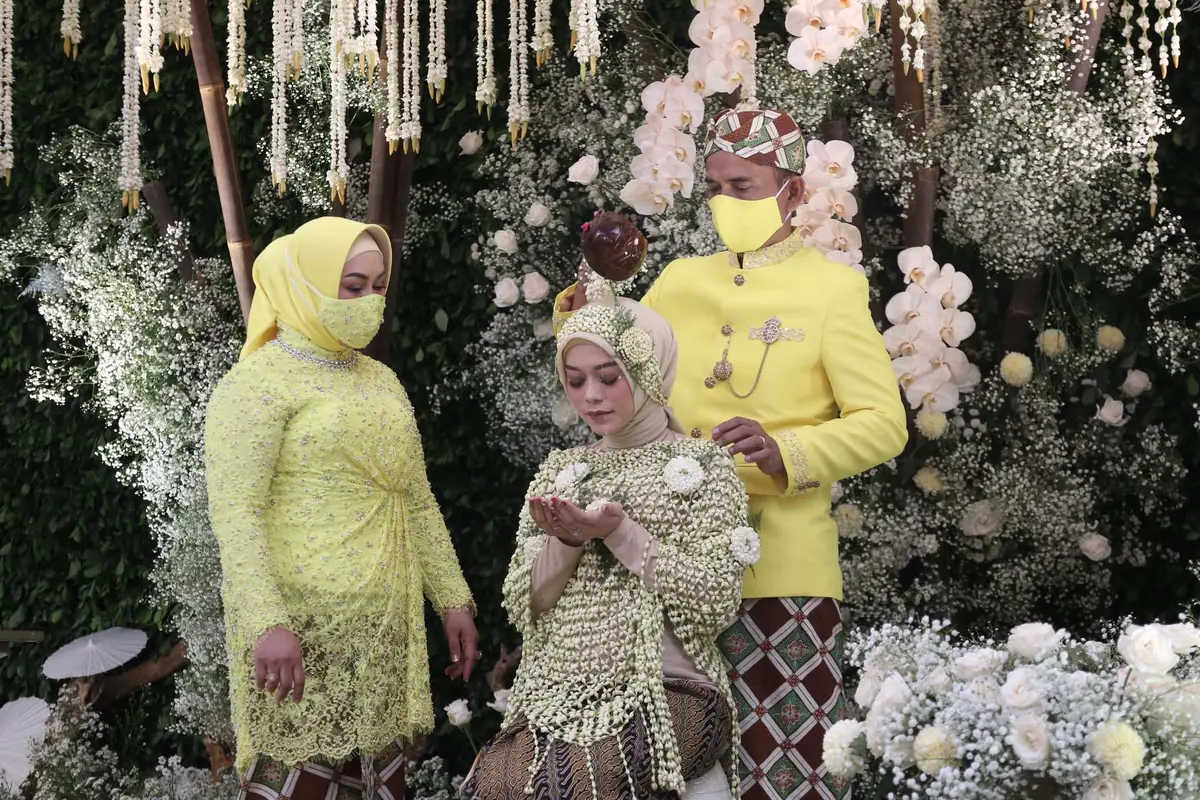 [Fimela] Siraman Lesti Kejora