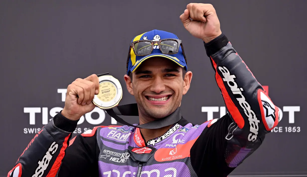Jorge Martin menjadi yang tercepat dalam 13 putaran lomba dengan catatan waktu 19 menit 13,301 detik. (William WEST/AFP)