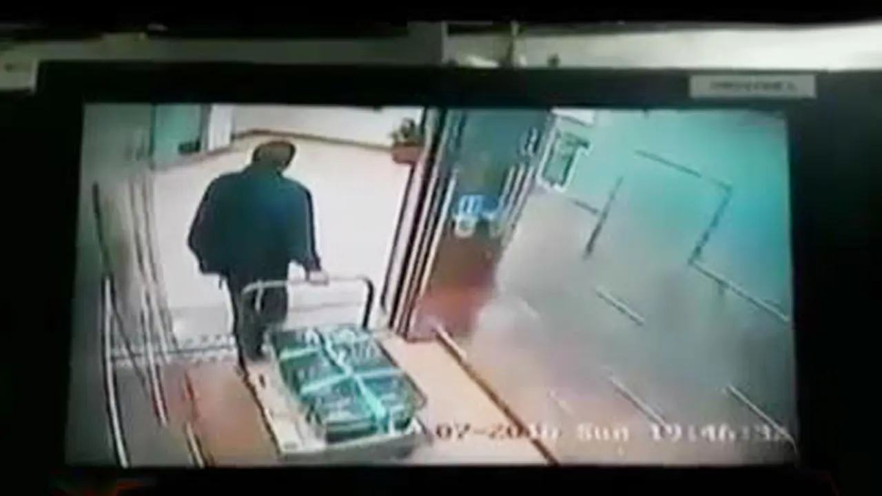 Mayat Dalam Kardus