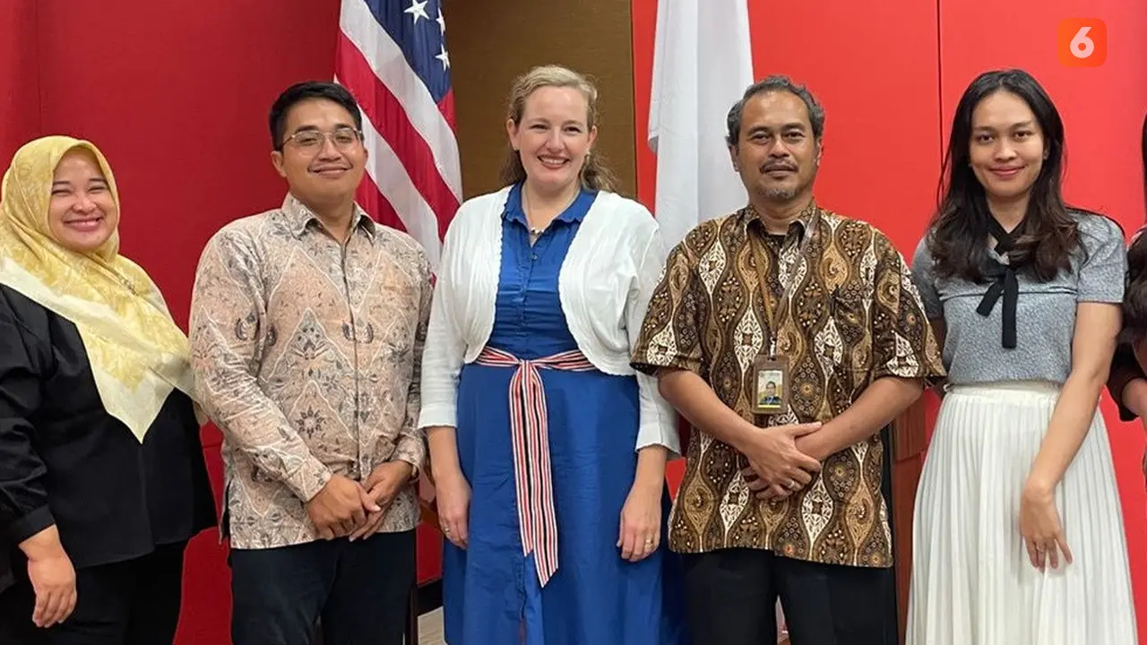 Kelda Roys dan Andrian Fauzi berbagi pengalaman selama mengikuti program YSEALI Professional Fellowship 2024 (Liputan6.com/Teddy Tri Setio Berty).