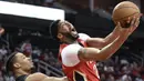 Pebasket New Orleans Pelicans, Anthony Davis, berusaha memasukan bola saat pertandingan melawan Houston Rockets pada laga NBA di Toyota Center, Minggu (25/3/2018). Rockets menang 114-91 atas Pelicans. (AP/Eric Christian Smith)