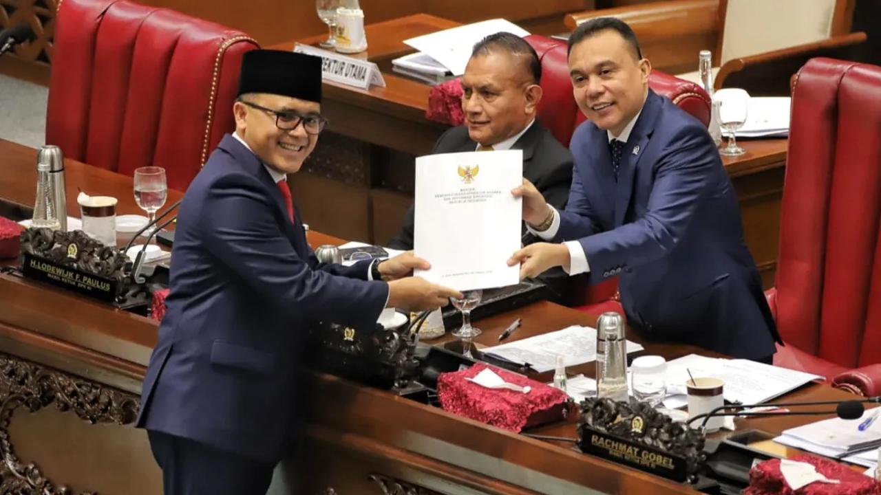 "Tentu berdasarkan kinerja masing-masing kementerian/lembaga, beberapa hari ini kita sedang evaluasi dari beberapa teman kementerian/lembaga yang dari kinerja mereka sudah bisa naik,"<br>