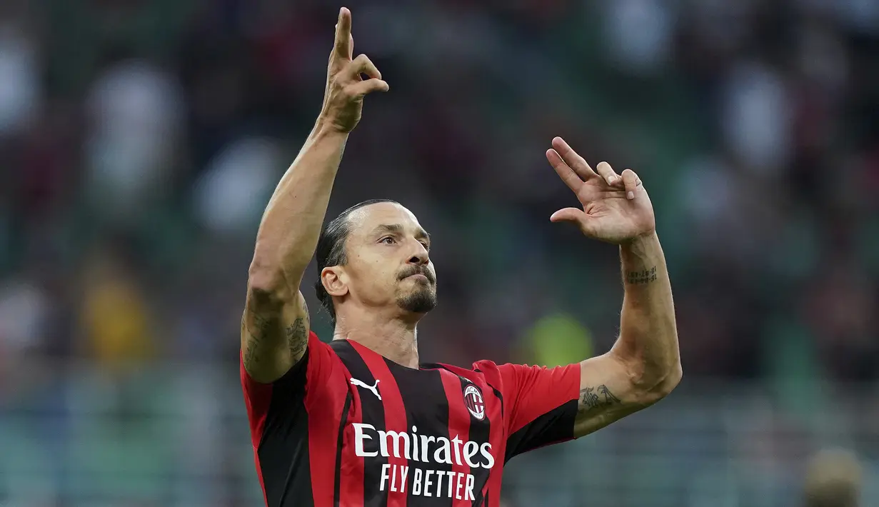 Zlatan Ibrahimovic. Striker AC Milan ini akan berusia 40 tahun pada 2022 nanti. Dengan telah meraih berbagai gelar bersama tim-tim besar sebelumnya, besar kemungkinan ia akan pensiun tahun depan bersama Rossoneri, tim yang telah dua kali periode dibelanya sepanjang karier. (LaPresse via AP/Spada)